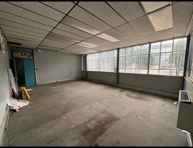 5,193M² WAREHOUSE TO LET IN FACTORIA